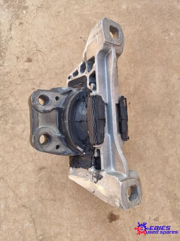 2013 Ford Focus 2.0TDCI R,S Engine Mounting (2)